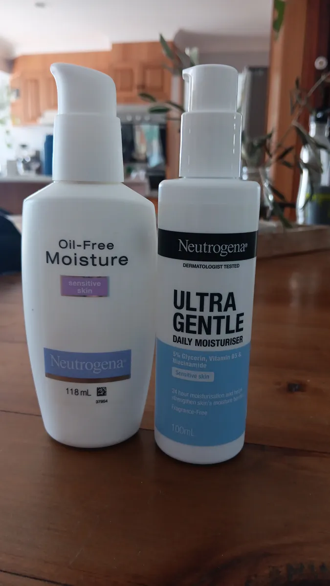 Neutrogena moisturiser package photo