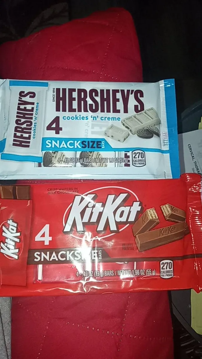 Hershey Cookies 'n' Creme / KitKat Snack Size — 5ct to 4ct