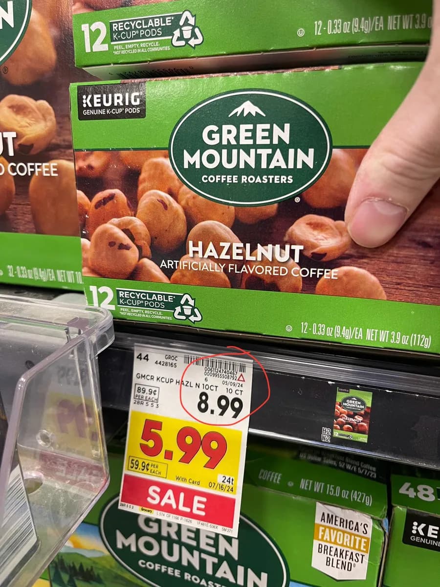Green Mountain Coffee Roasters Hazelnut Artificially Flavored Coffee K-Cup Pods package photo