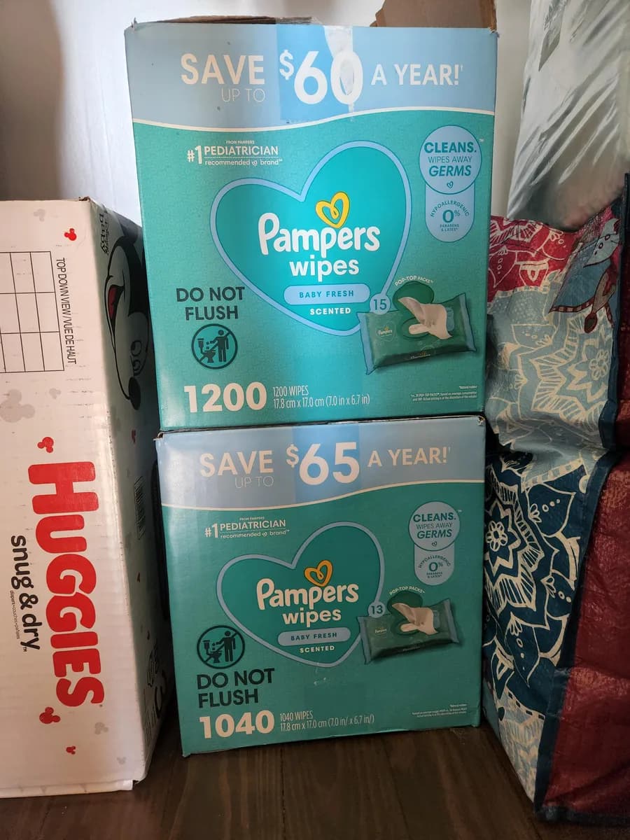 Pampers Wipes package