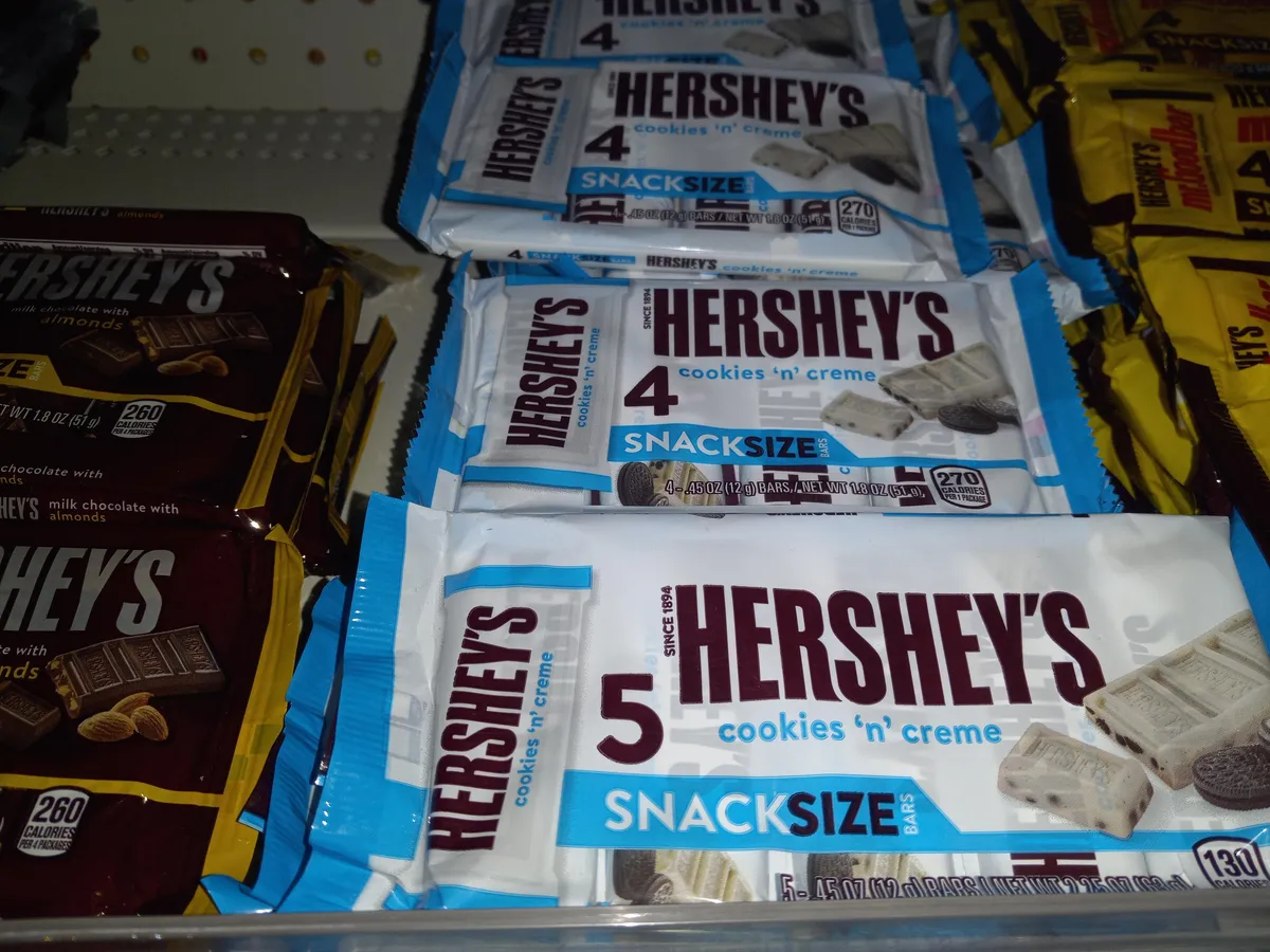 Hershey Cookies 'n' Creme Snack Size package