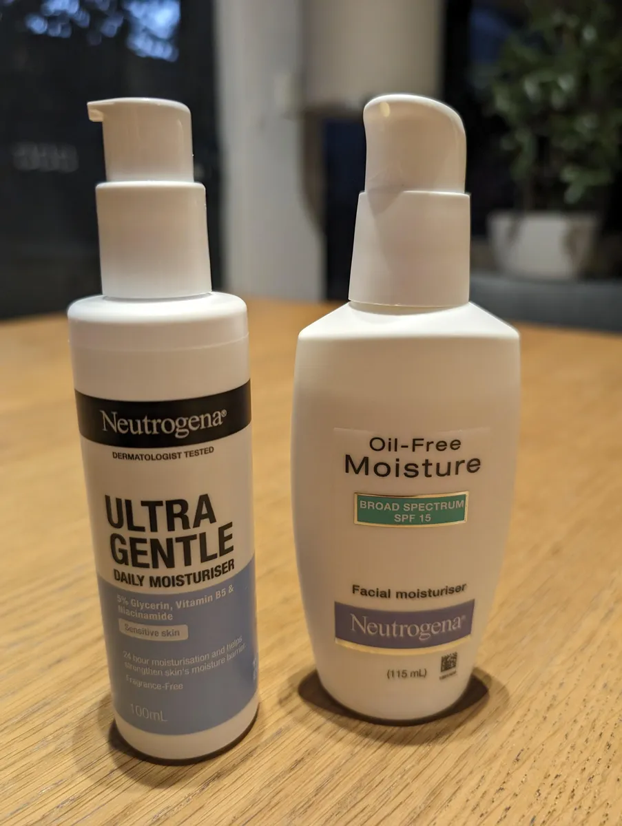 Neutrogena Oil Free Moisturiser package photo